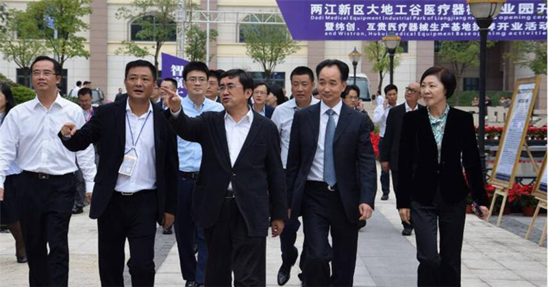 2016年10月市委常委、两江党工委书记凌月明出席大地企业公园开园仪式