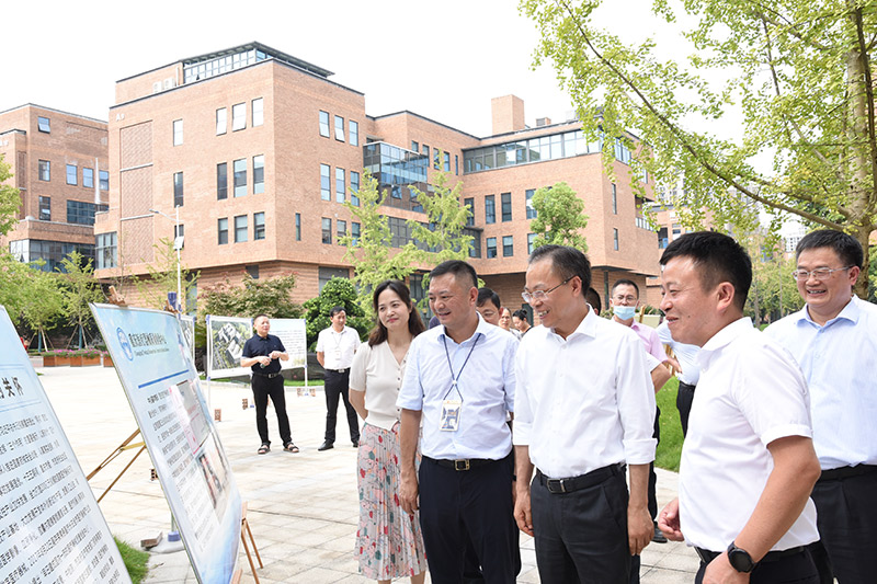 2021年9月15日重庆市副市长调研市医疗器械质量检验中心